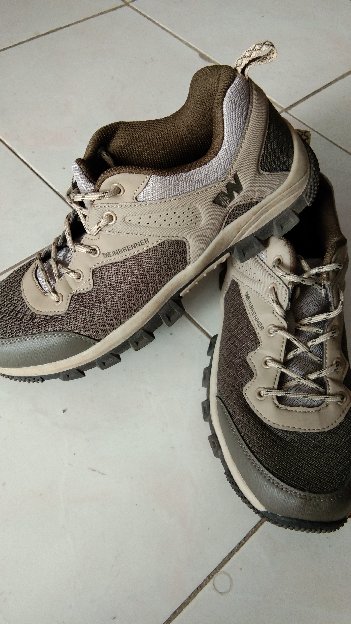Sepatu Sneakers Merk Weinbrenner Size 43