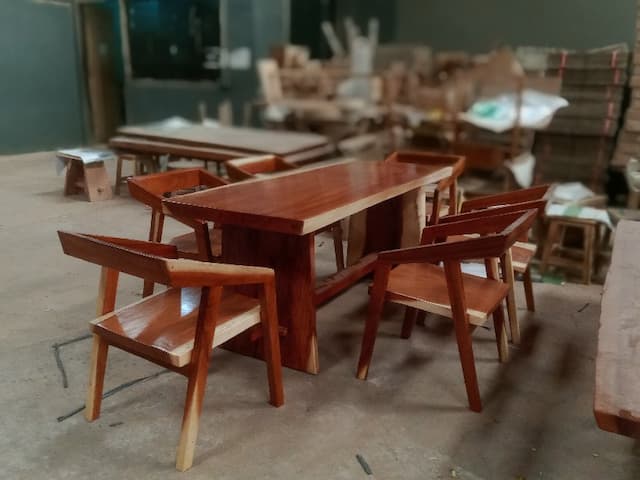 Meja Makan Trembesi