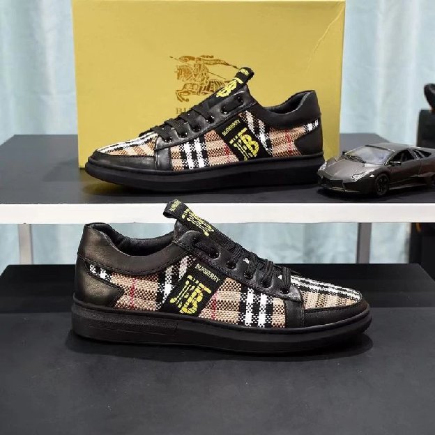 Sepatu Sneakers Pria Burberry