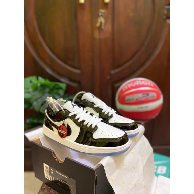 Sepatu Sneakers Nike Air Jordan 1 Concord Low