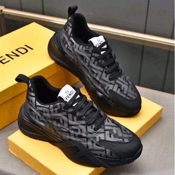 Sepatu Sneakers Pria Fendi