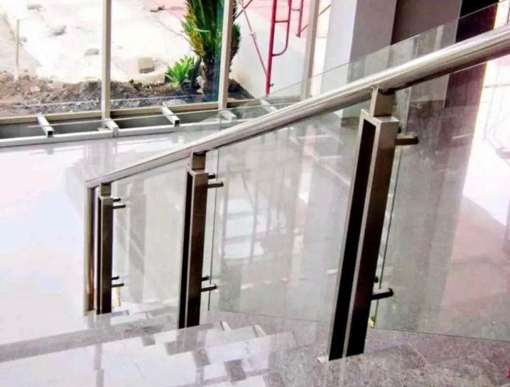 Railing Tangga Stenlies Kaca 