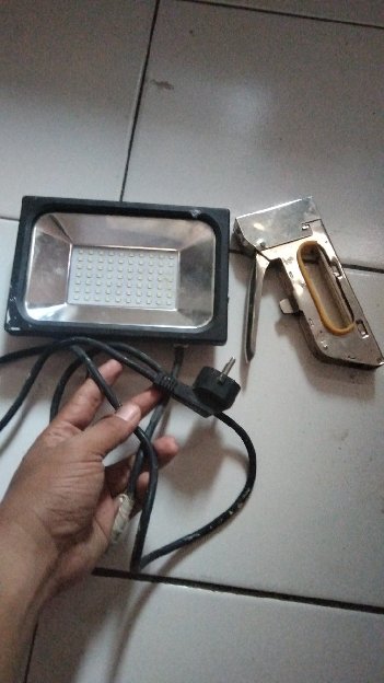 Lampu Dan Steples Tembak