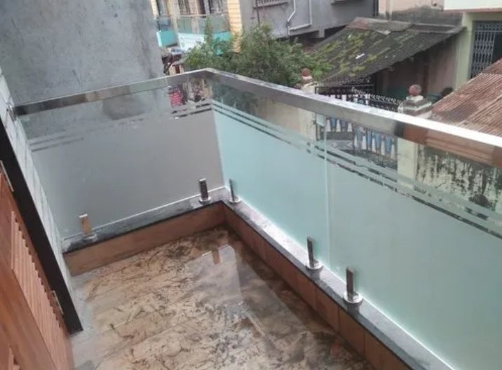 Balkon Stanlis Kaca Dll