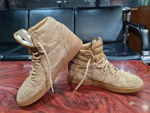 Air Jordan 1 Retro High Brown Wheat Size 40,5