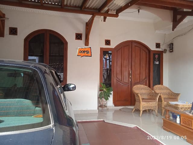 Dijual Rumah Berlokasi Strategis Dan Bebas Banjir Di Gading Tutuka 1, Seoreang, Bandung