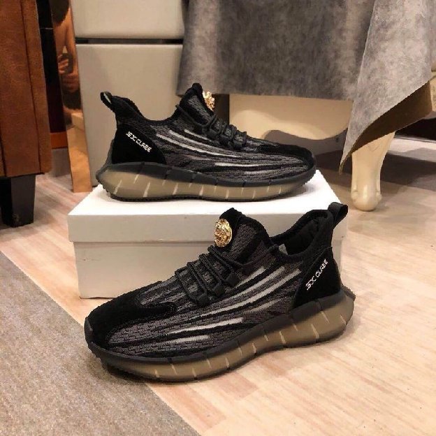 Sepatu Sneakers Pria Versace