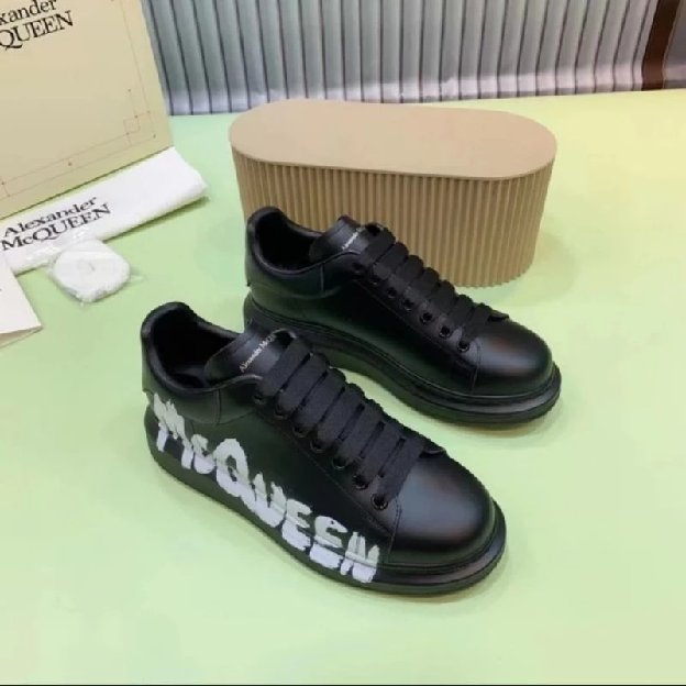 Sepatu Sneakers Pria Alexander Mcqueen