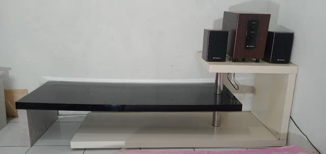 Mau Jual Meja Bisa Jd Meja Tamu,Meja Tv Atau Buat Meja Audio Kondisi Mulus Layak Pakai