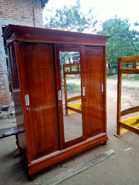 Lemari Sleding 3 Pintu