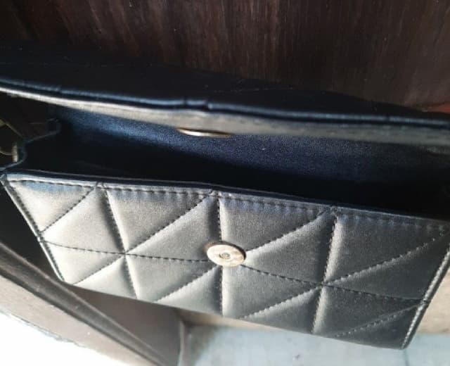 Tas Kecil Hitam