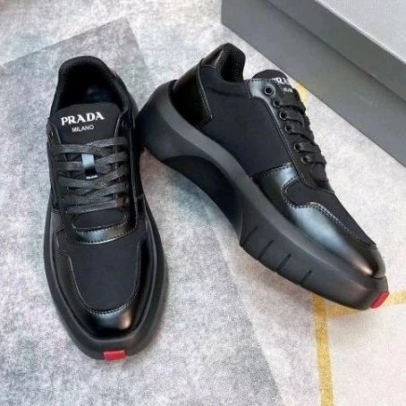 Sepatu Sneakers Pria Prada