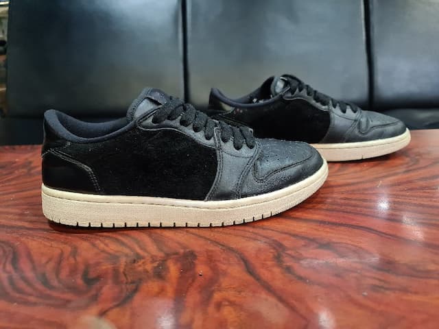 Air Jordan 1 Low  No Swoosh Black White Original Size 39