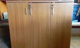 Lemari Cabinet Kayu 3 Pintu
