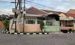 Rumah Pojok Di Kawasan Perumahan Mulyosari Prima Surabaya