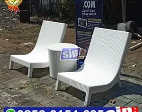 Sun Lounger Model Kursi Untuk Santai Di Pinggir Kolam Renang