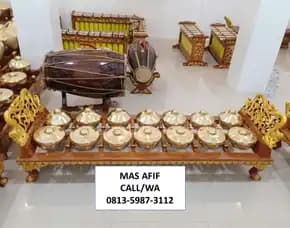 Pengrajin Gong Banda Neira