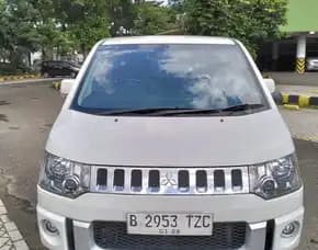 2015 Mitsubishi Delica White