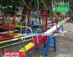 Gambar Ayunan Besi Klasik Dan Mainan Playground Outdoor Kec Ngunut Tulungagung