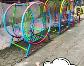Perngrajin Ayunan Besi Taman Dan Jungkat-Jungkit Di Godong Grobogan