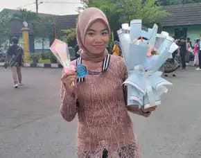 Pilihan Gen Z, Kebaya Encim, Rok Lilit, Kondangan, Bantaeng, Neng Lina Kebaya