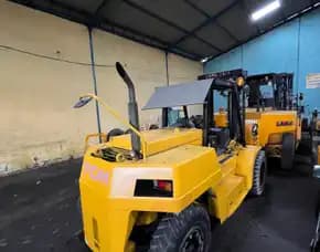Terjangkau Penyedia  Jasa Sewa Forklift Daerah Tandes Surabaya
