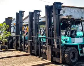 Promo Sewa Forklift 10 Ton Gudang Surabaya Semampir