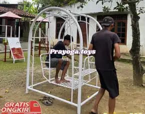 Inspirasi Ayunan Besi Pakai Atap Cocok Untuk Taman Rumah Kekinian Kec Kendit Situbondo
