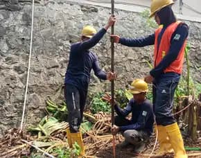 Proses Pemasangan Penangkal Petir Bandar Lampung...