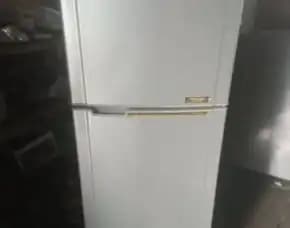 Lemari Es Dua Pintu