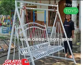 Gambar Ayunan Besi Bulat Besar Dan Mainan Playground Kec Pakong Pamekasan