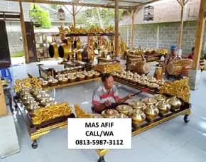 Pengrajin Gong Kamar