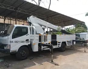 Truk Karoseri Skylift Yang Kuat Dan Handal Untuk Pekerjaan Tinggi
