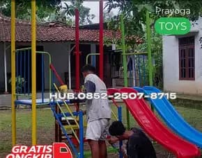Gambar Ayunan Besi Klasik Dan Mainan Playground Outdoor Kec Suruh Trenggalek